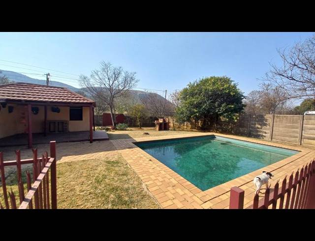 4 BEDROOM HOUSE FOR SALE IN PARKTOWN ESTATE